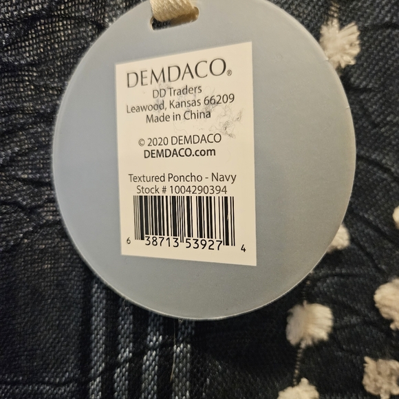 Demdaco NWT Women's Textured Pashima Shawl Poncho, Navy & White, One Size - Picture 4 of 11